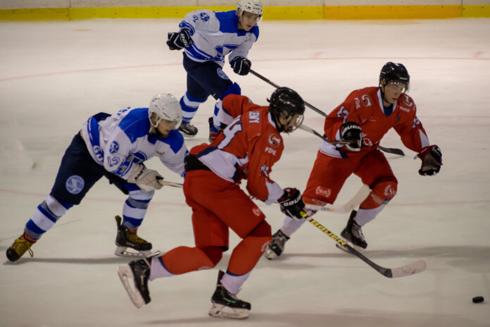 gks-stoczniowiec-hokeisci
