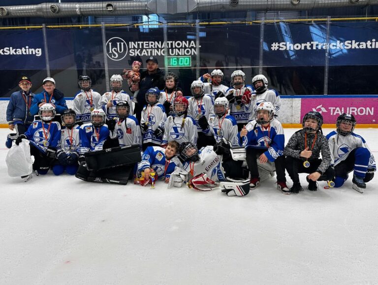 Triumf żaków młodszych Stoczniowca w turnieju hokejowym w Olivii