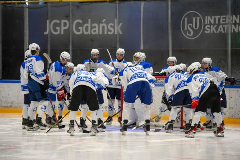 Wyjazdowe zwycięstwo hokeistów GKS Stoczniowiec po dogrywce