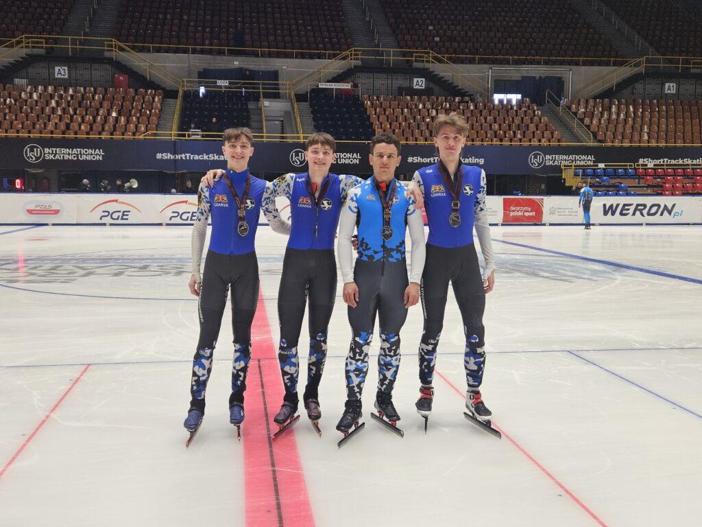 I miejsce sztafeta 5000m Młodzieżowc&oacute;w GKS Stoczniowiec Dołkowski Kuba, Dołkowski Jakub, Zgrzywa Marek, Muchlado Adam