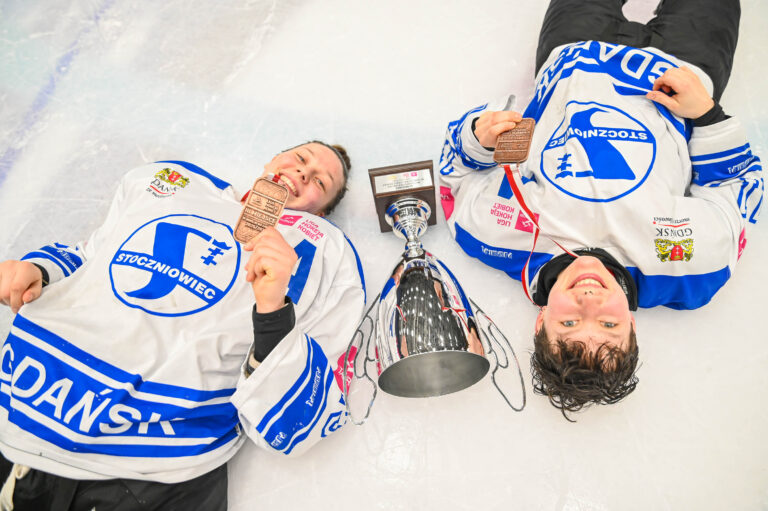 Zobacz jak rodził się kolejny medal hokeistek Stoczniowca