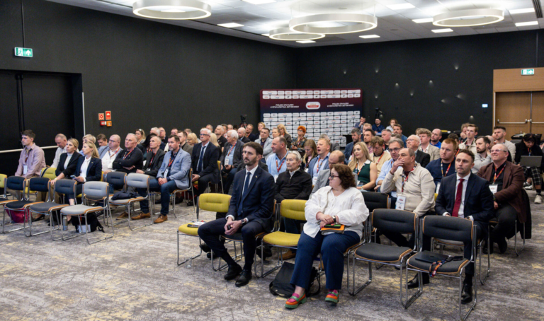 Nowy rozdział na lodzie – GKS Stoczniowiec gratuluje i trzyma kciuki