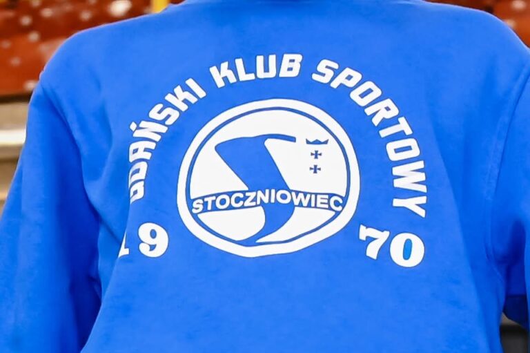 GKS Stoczniowiec prezentuje oficjalną kolekcję odzieży klubowej