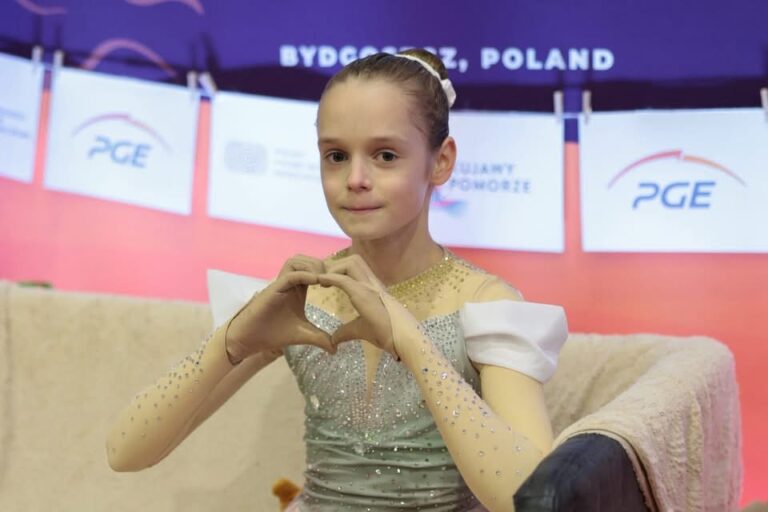 Błysk łyżwiarzy figurowych Stoczniowca podczas PGE Halloween Cup